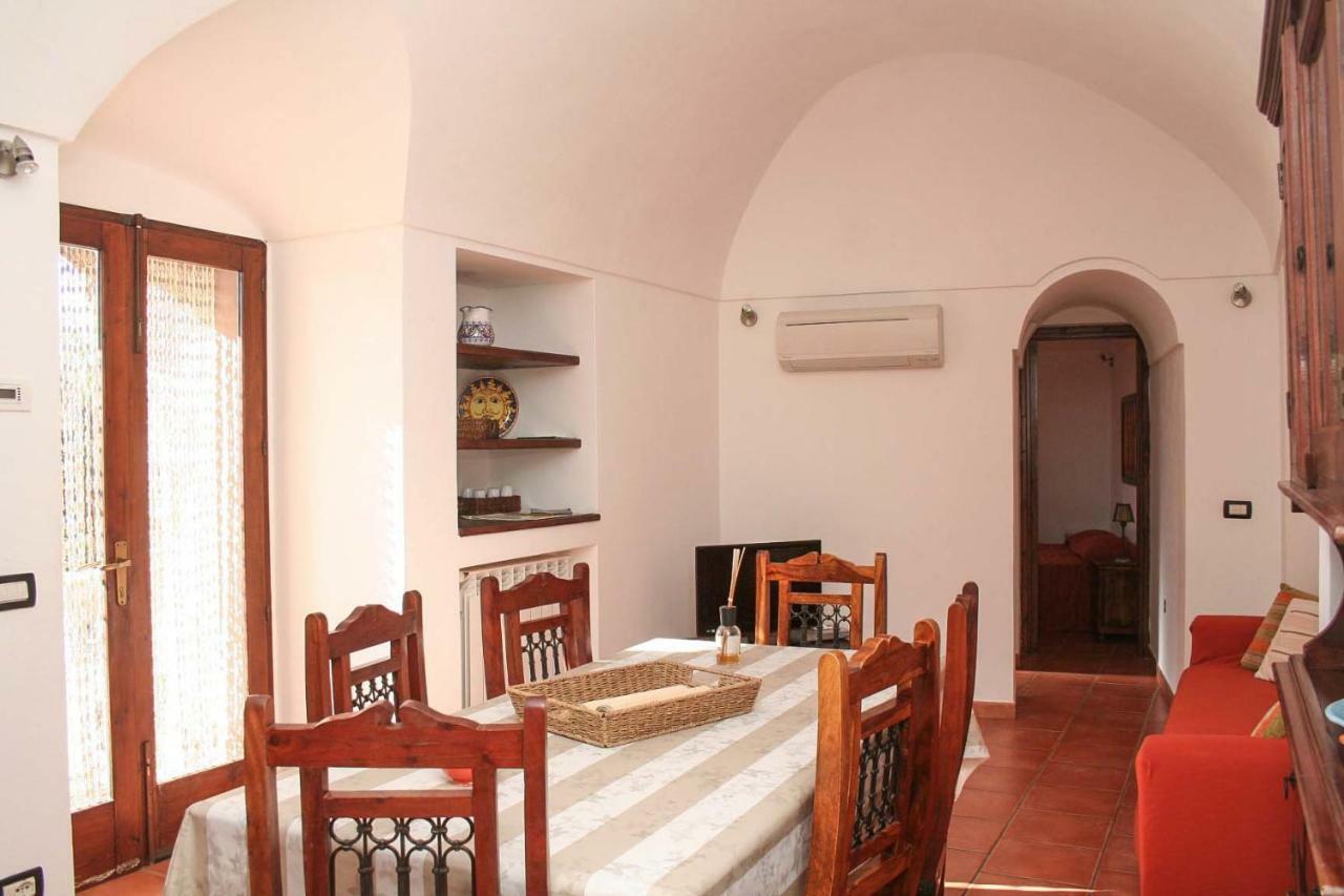 Appartement Dammuso Favarelle Da Caty à Scauri  Extérieur photo